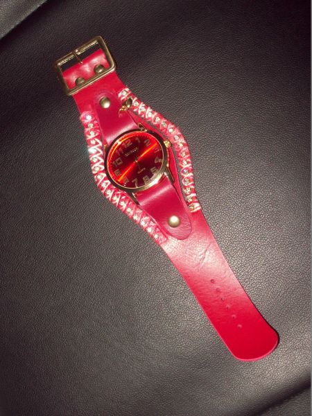 Relógio Bracelete em Couro Vermelho - Com Strass